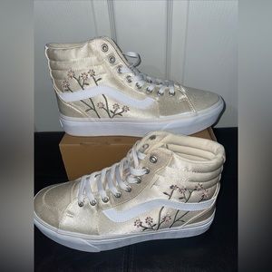 Size 11 VANS Women's SK8 Filmore Hi Satin Platform High Top Shoe Spring Cream